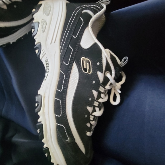 Lady's skechers new - Picture 3 of 6